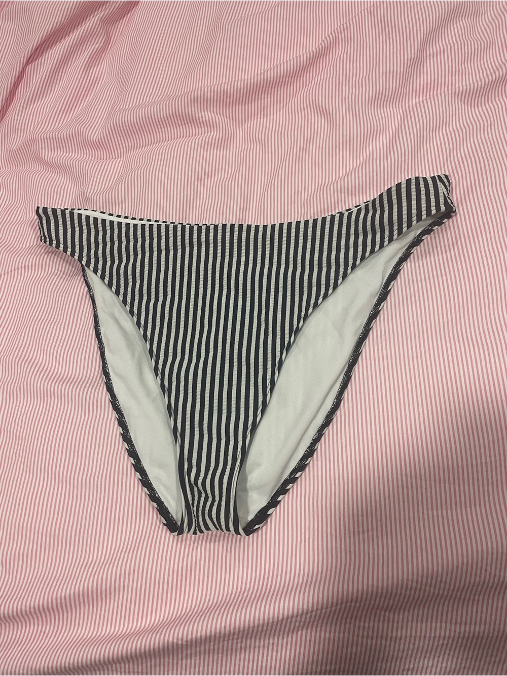Abercrombie mid rise high-leg moderate swim bottoms, size XL